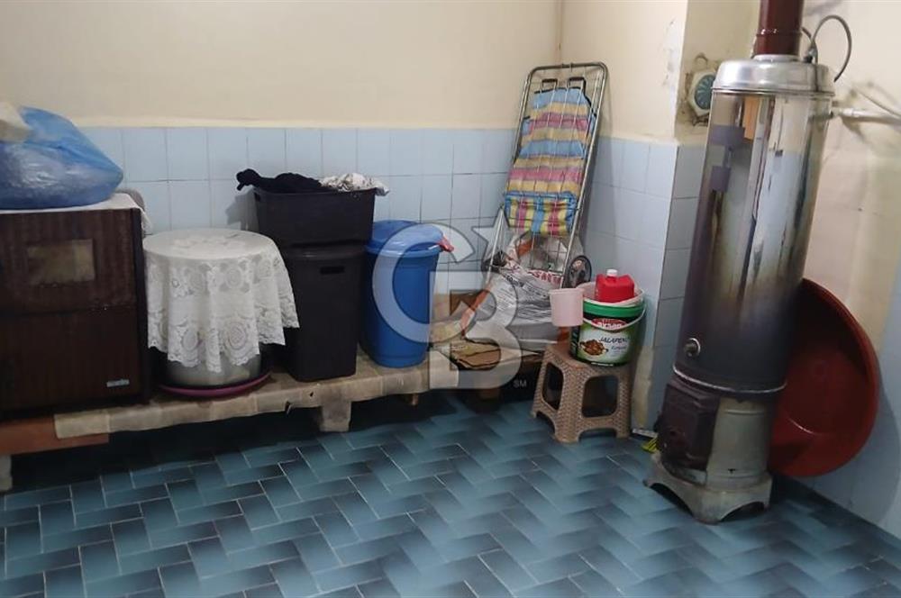 Çayırova Özgürlük Mahallesi Mehmet Akif Ersoy Caddesi'nde belediye çıkan yol üzerinde satılık 2+1 2 kat daire