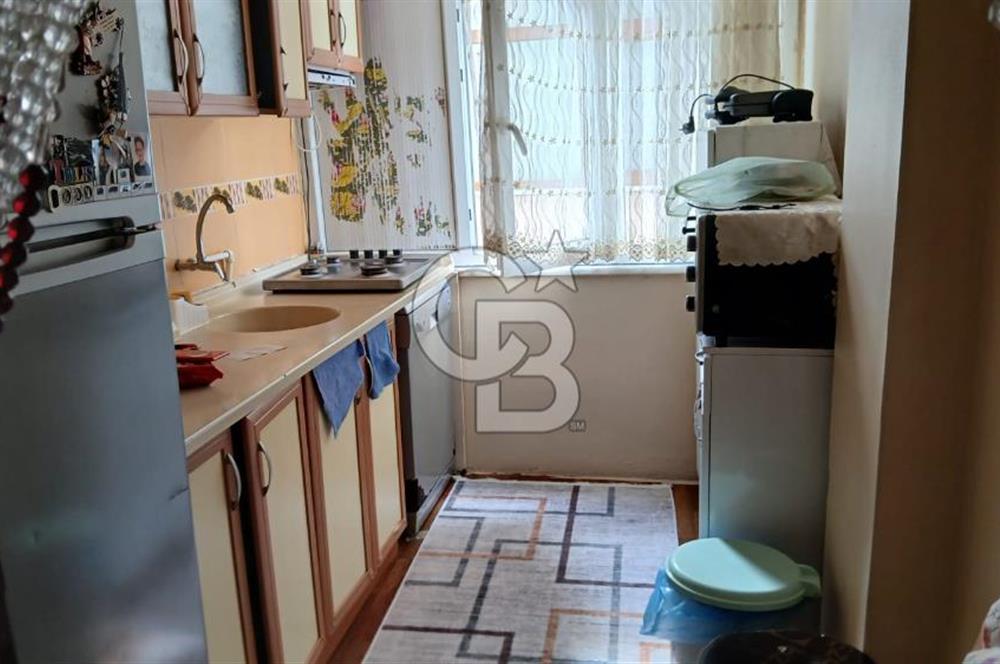 Çayırova Özgürlük Mahallesi Mehmet Akif Ersoy Caddesi'nde belediye çıkan yol üzerinde satılık 2+1 2 kat daire