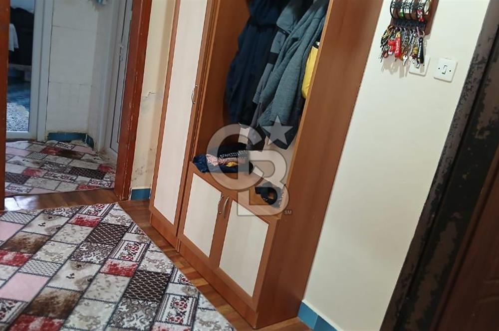 Çayırova Özgürlük Mahallesi Mehmet Akif Ersoy Caddesi'nde belediye çıkan yol üzerinde satılık 2+1 2 kat daire