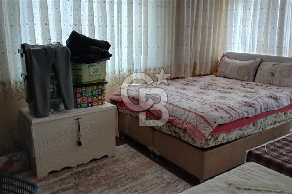 Çayırova Özgürlük Mahallesi Mehmet Akif Ersoy Caddesi'nde belediye çıkan yol üzerinde satılık 2+1 2 kat daire