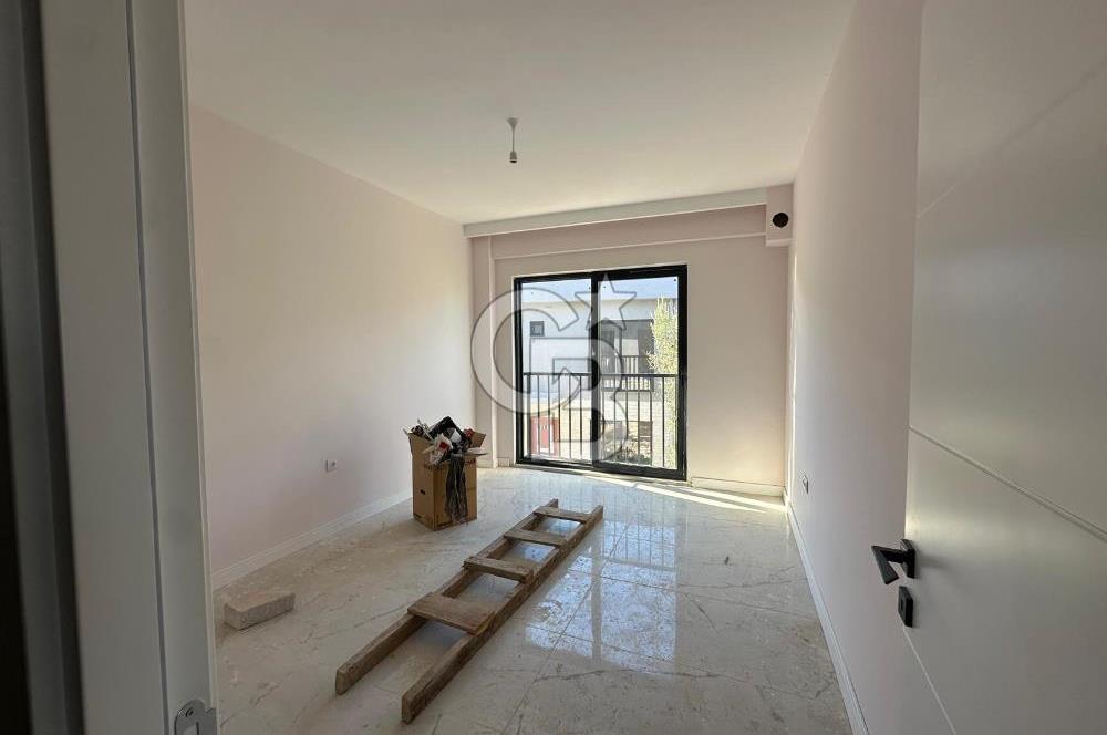 ÇANAKKALE ÇINARLIDA BUTİK SİTEDE SATILIK 4,5+1 VİLLA 