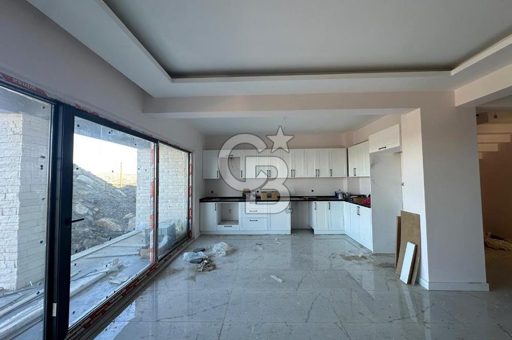 ÇANAKKALE ÇINARLIDA BUTİK SİTEDE SATILIK 4,5+1 VİLLA 