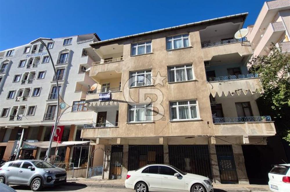 Çayırova Özgürlük Mahallesi Mehmet Akif Ersoy Caddesi'nde belediye çıkan yol üzerinde satılık 2+1 2 kat daire