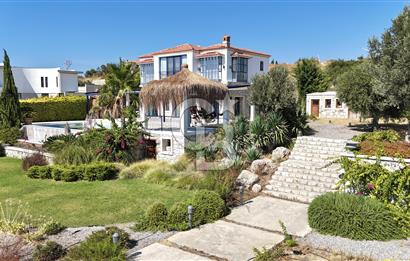ÇEŞME OVACIK KİRALIK 4+1 DENİZ MANZARALI HAVUZLU MÜSTAKİL VİLLA