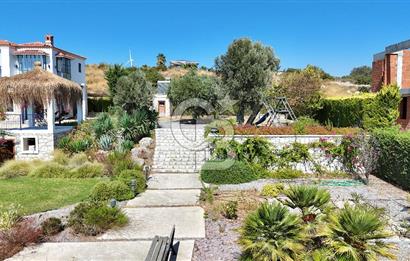 ÇEŞME OVACIK KİRALIK 4+1 DENİZ MANZARALI HAVUZLU MÜSTAKİL VİLLA