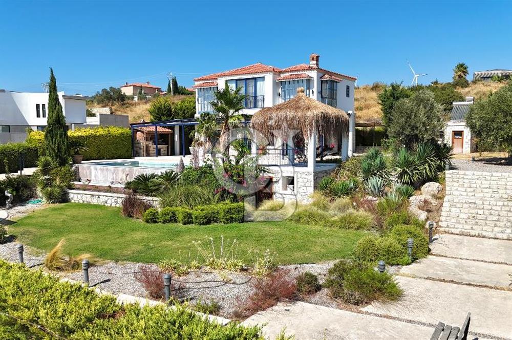 ÇEŞME OVACIK KİRALIK 4+1 DENİZ MANZARALI HAVUZLU MÜSTAKİL VİLLA