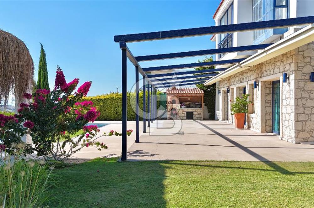 ÇEŞME OVACIK KİRALIK 4+1 DENİZ MANZARALI HAVUZLU MÜSTAKİL VİLLA