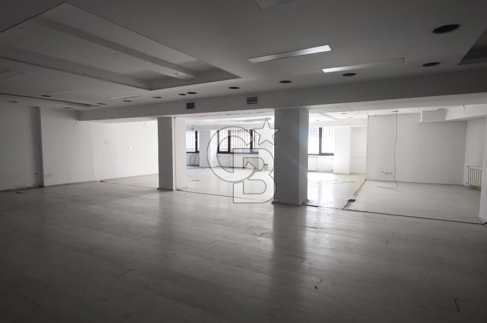 GÜMÜŞSUYU' NDA KDV AVANTAJLI 235M2 KİRALIK MAĞAZA