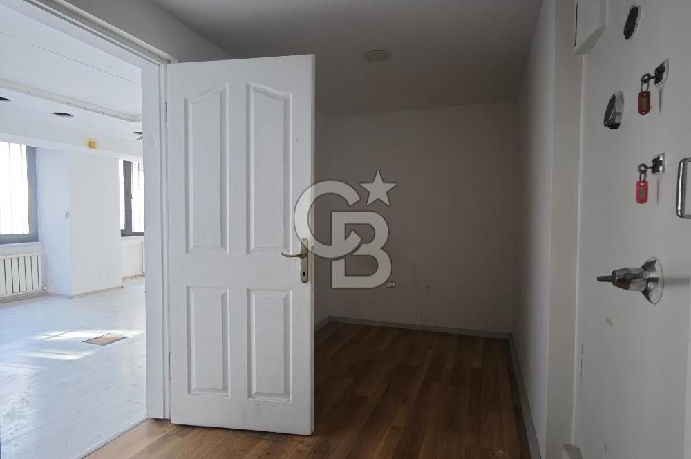 GÜMÜŞSUYU' NDA KDV AVANTAJLI 235M2 KİRALIK MAĞAZA