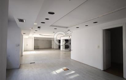 GÜMÜŞSUYU' NDA KDV AVANTAJLI 235M2 KİRALIK MAĞAZA