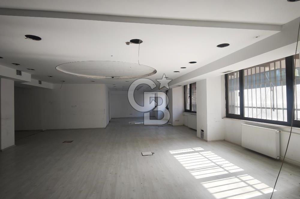 GÜMÜŞSUYU' NDA KDV AVANTAJLI 235M2 KİRALIK MAĞAZA