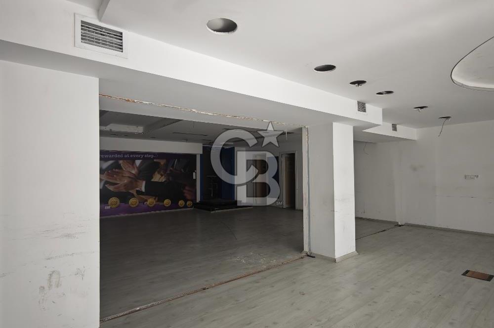 GÜMÜŞSUYU' NDA KDV AVANTAJLI 235M2 KİRALIK MAĞAZA