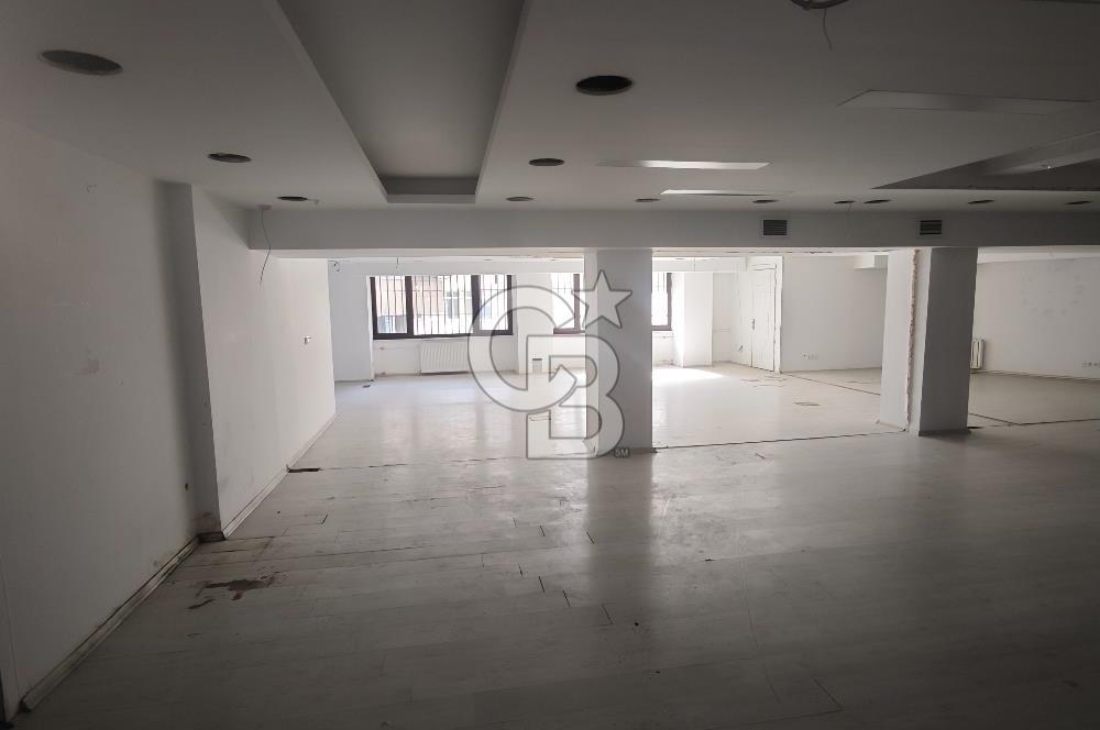 GÜMÜŞSUYU' NDA KDV AVANTAJLI 235M2 KİRALIK MAĞAZA