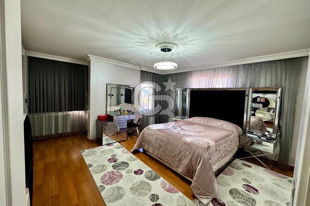 Fındıklı Mahallesinde Modern Tasarımlı Geniş Çatı Dubleksi