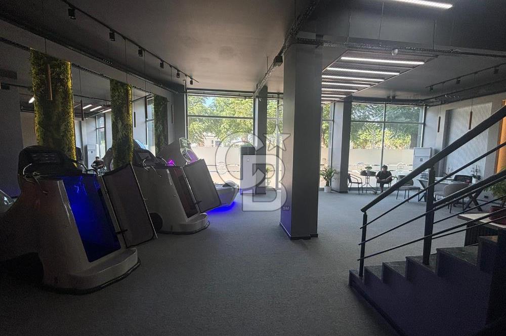 Salihli'de Cadde Üzerinde Satılık 250 m2 Köşe Dükkan