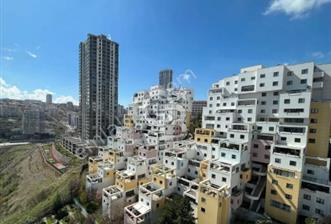 Gaziosmanpaşa Yamaçevler Sitesi'nde Teraslı Manzaralı 3,5+1 Kiralık Daire