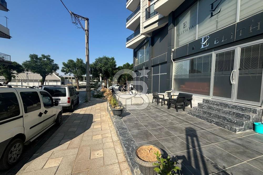 Salihli'de Cadde Üzerinde Satılık 250 m2 Köşe Dükkan