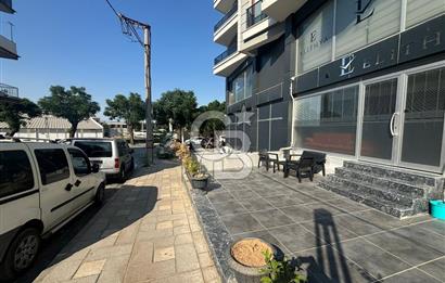 Salihli'de Cadde Üzerinde Satılık 250 m2 Köşe Dükkan