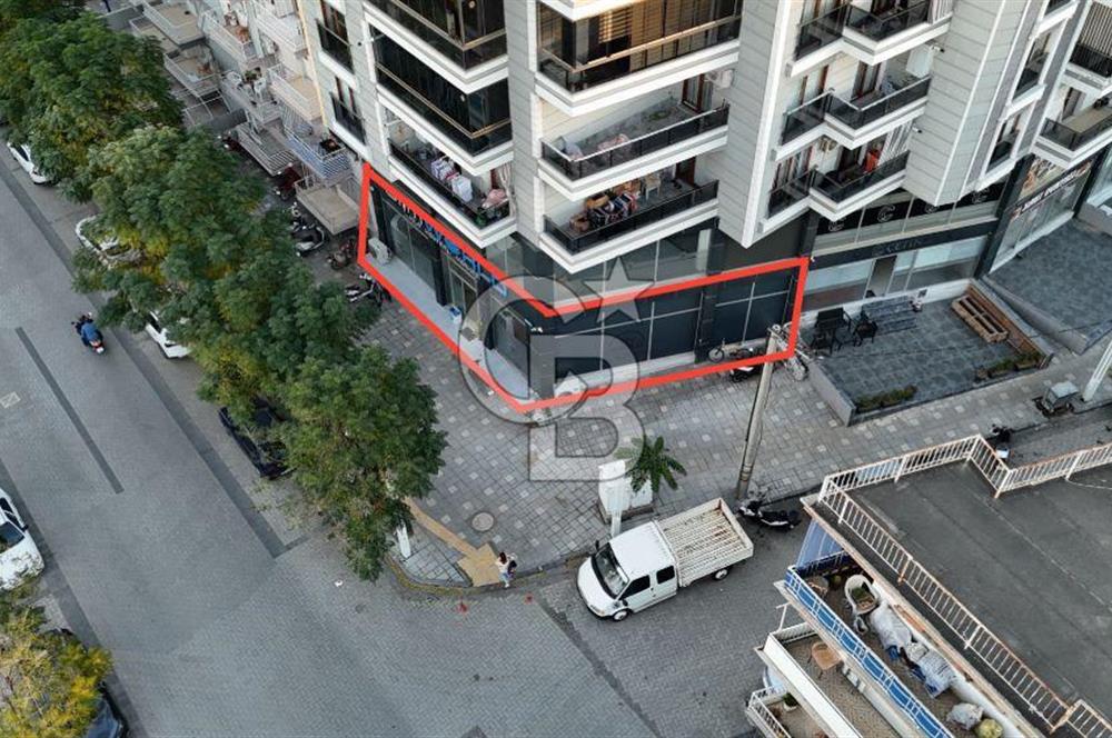 Salihli'de Cadde Üzerinde Satılık 250 m2 Köşe Dükkan