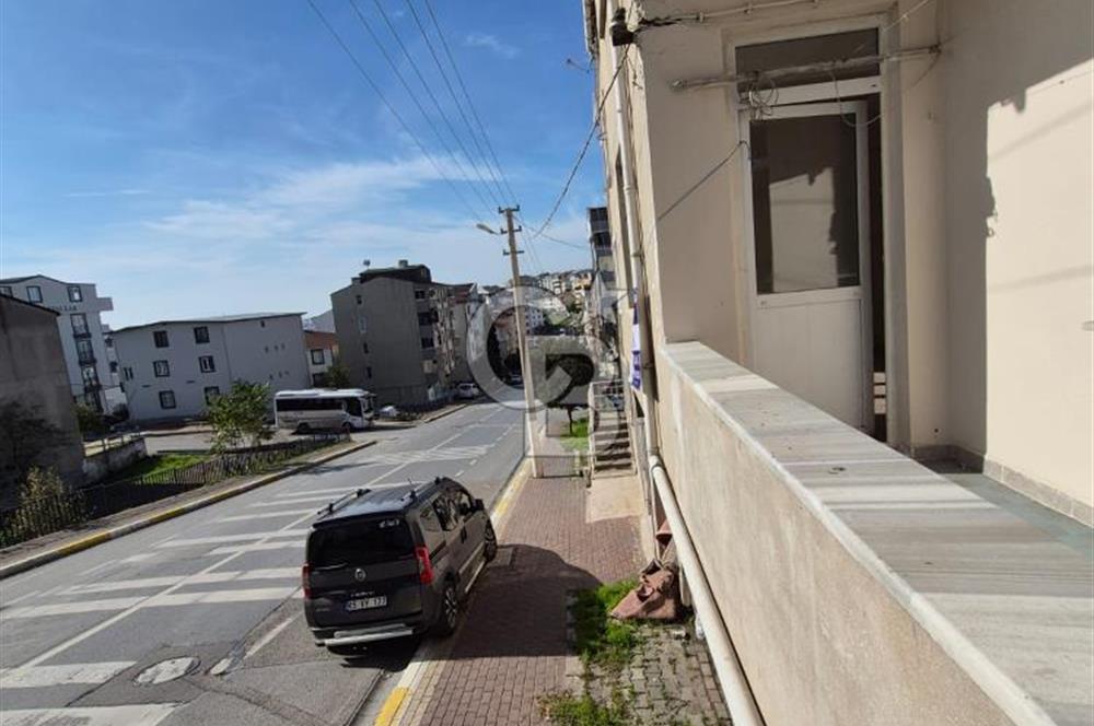 Çayırova özgürlük Ertuğrul Gazi Caddesi'nde Mahallesi'nde Semt Polikliniği 50 metre yukarısında 2+1 1 kat dairemiz kiralıktır