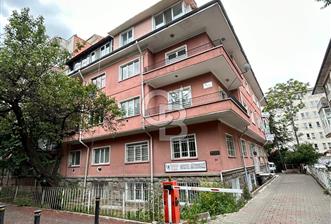 MERKEZİ KONUM 1,5 +1 YAPILI ARSA PAYI YÜKSEK OTOPARKLI DAİRE