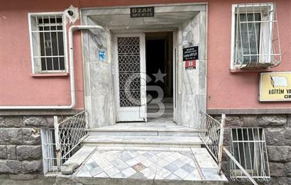 MERKEZİ KONUM 1,5 +1 YAPILI ARSA PAYI YÜKSEK OTOPARKLI DAİRE