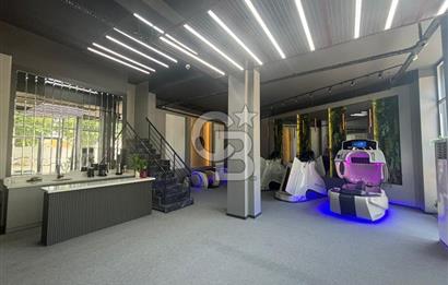 Salihli'de Cadde Üzerinde Satılık 250 m2 Köşe Dükkan