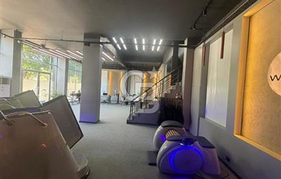 Salihli'de Cadde Üzerinde Satılık 250 m2 Köşe Dükkan