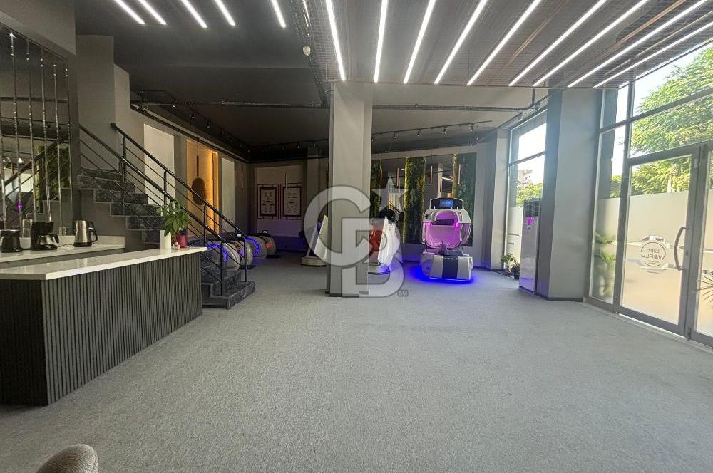 Salihli'de Cadde Üzerinde Satılık 250 m2 Köşe Dükkan