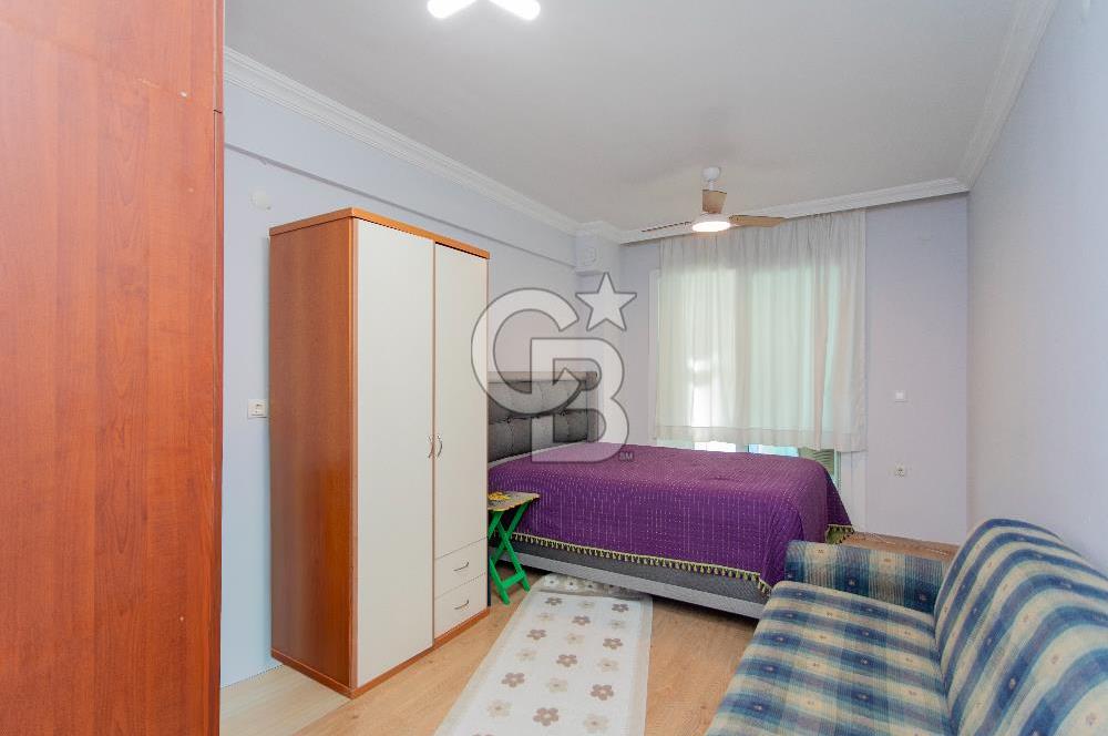 Yenifoça Havuzlu Site İçerisinde Satılık Geniş 1+1 Daire