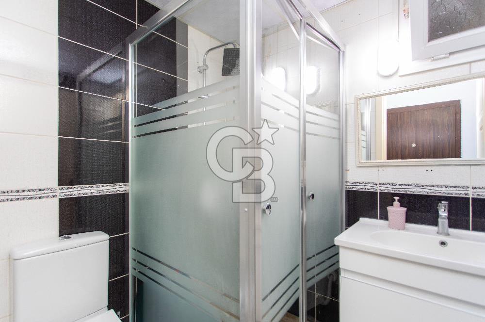 Yenifoça Havuzlu Site İçerisinde Satılık Geniş 1+1 Daire