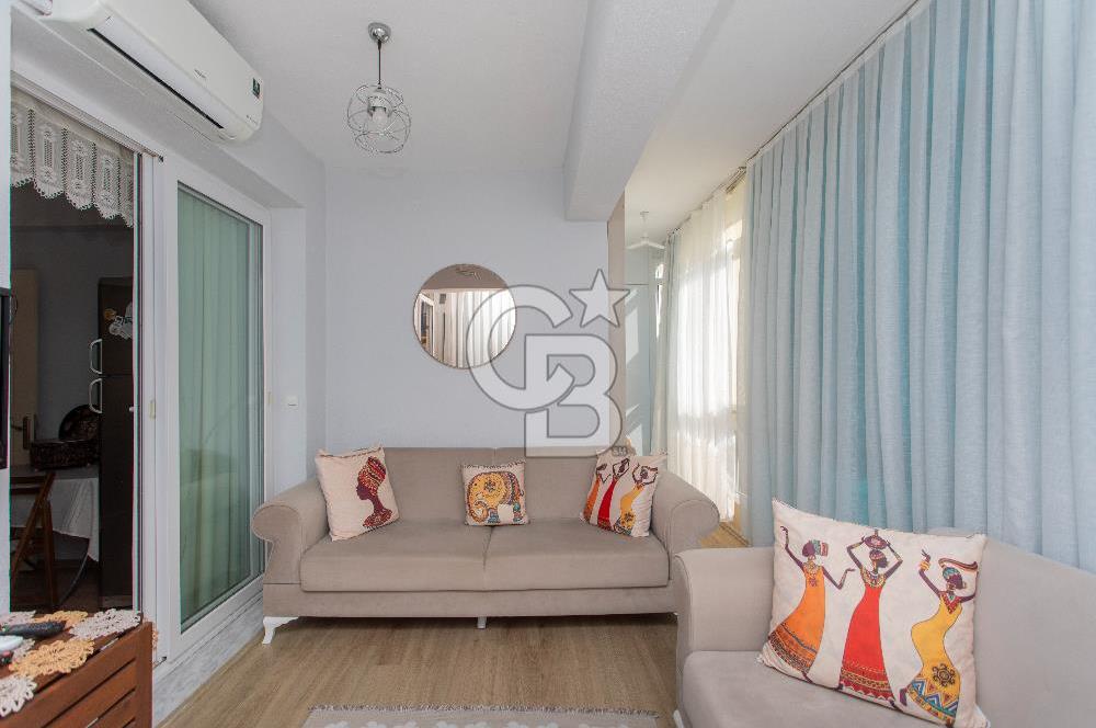 Yenifoça Havuzlu Site İçerisinde Satılık Geniş 1+1 Daire