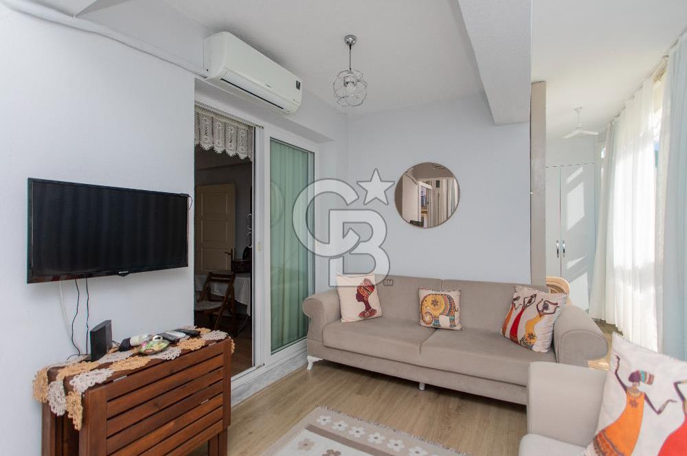 Yenifoça Havuzlu Site İçerisinde Satılık Geniş 1+1 Daire