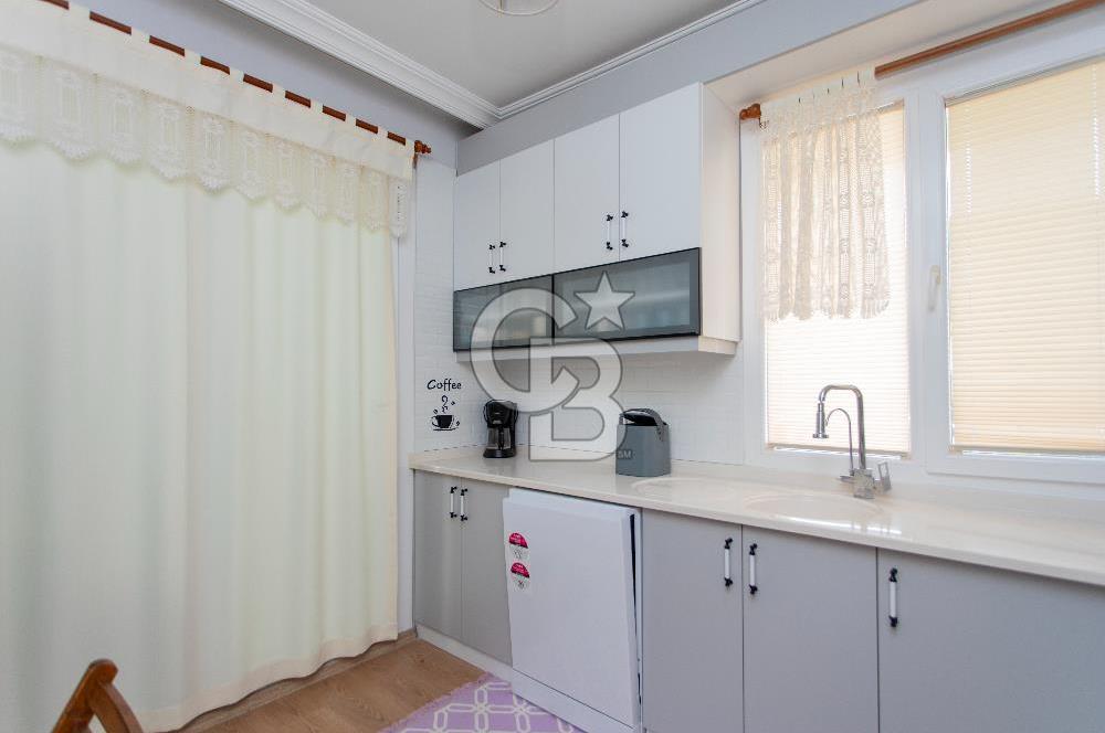 Yenifoça Havuzlu Site İçerisinde Satılık Geniş 1+1 Daire