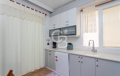 Yenifoça Havuzlu Site İçerisinde Satılık Geniş 1+1 Daire