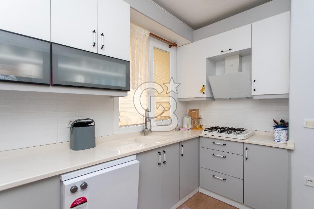 Yenifoça Havuzlu Site İçerisinde Satılık Geniş 1+1 Daire