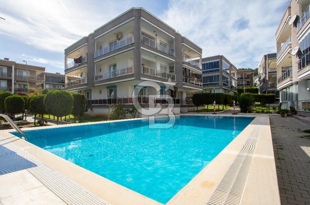 Yenifoça Havuzlu Site İçerisinde Satılık Geniş 1+1 Daire