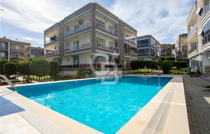 Yenifoça Havuzlu Site İçerisinde Satılık Geniş 1+1 Daire