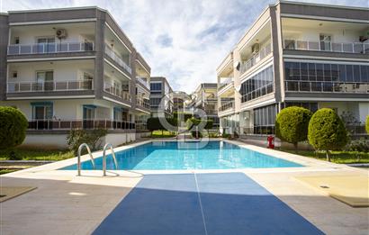 Yenifoça Havuzlu Site İçerisinde Satılık Geniş 1+1 Daire