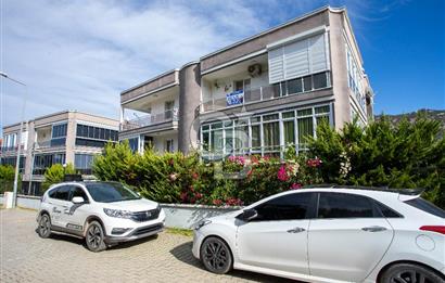 Yenifoça Havuzlu Site İçerisinde Satılık Geniş 1+1 Daire