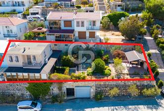 Foça Denizkentte Satılık Dubleks 4+1 Deniz Manzaralı Villa