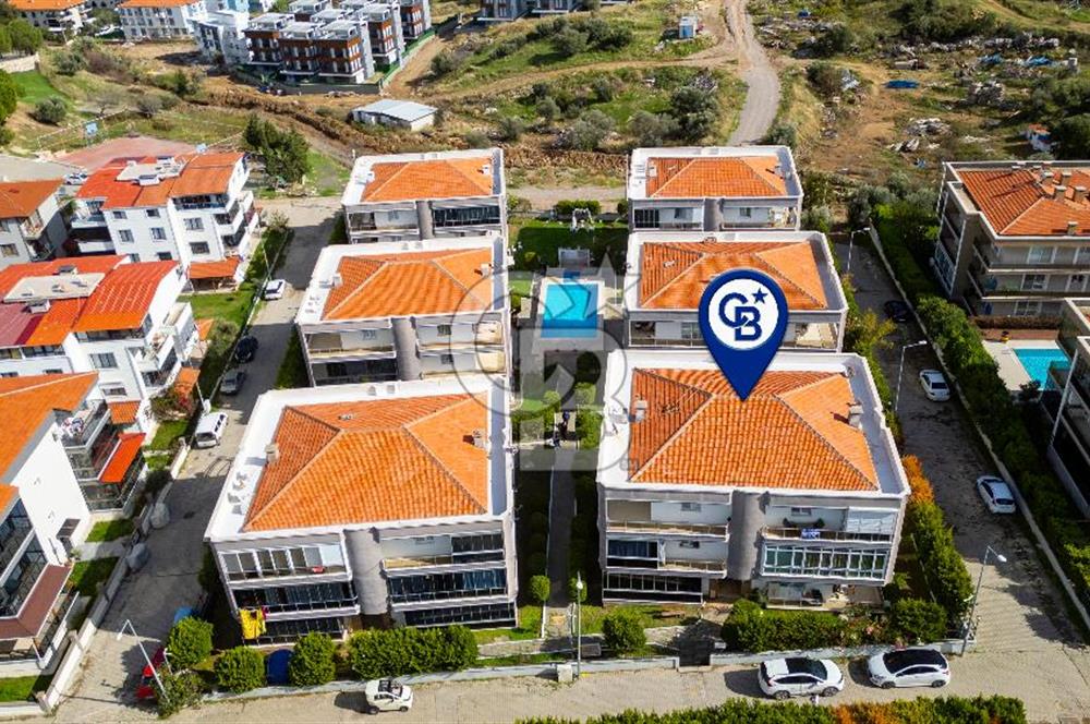 Yenifoça Havuzlu Site İçerisinde Satılık Geniş 1+1 Daire