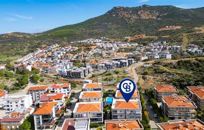 Yenifoça Havuzlu Site İçerisinde Satılık Geniş 1+1 Daire