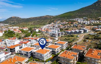 Yenifoça Havuzlu Site İçerisinde Satılık Geniş 1+1 Daire