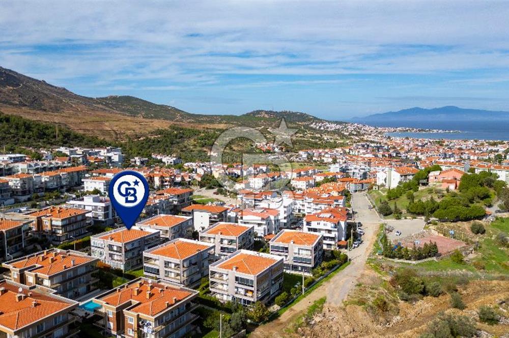 Yenifoça Havuzlu Site İçerisinde Satılık Geniş 1+1 Daire