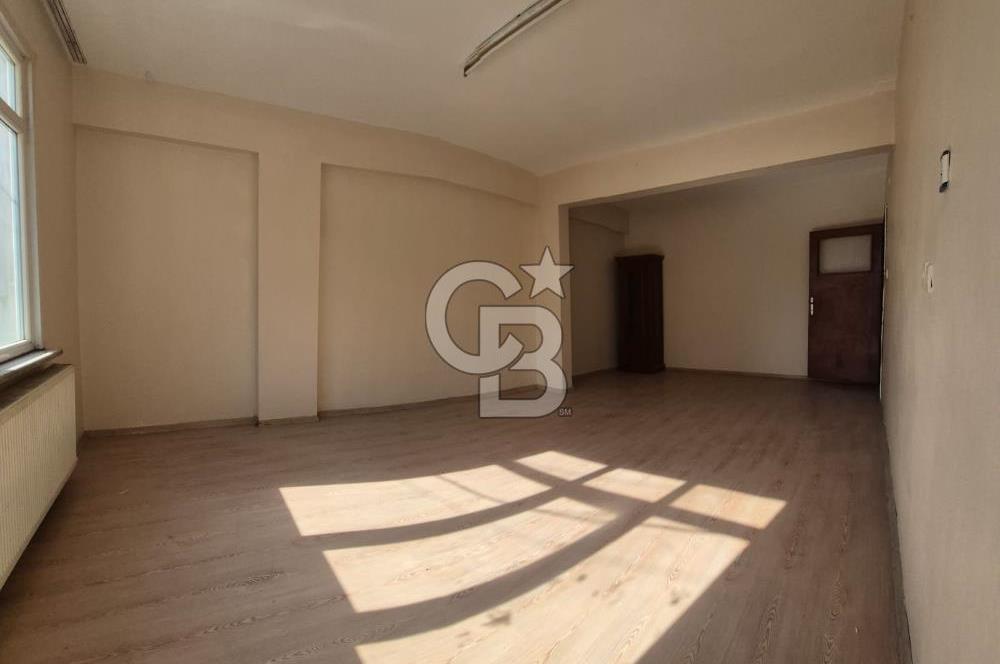 Çayırova özgürlük Ertuğrul Gazi Caddesi'nde Mahallesi'nde Semt Polikliniği 50 metre yukarısında 2+1 1 kat dairemiz kiralıktır