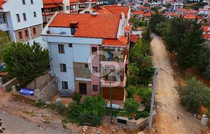 Datça — TAM MERKEZDE, BAHÇELİ & KAPALI BALKONLU 1+1 SATILIK DAİRE