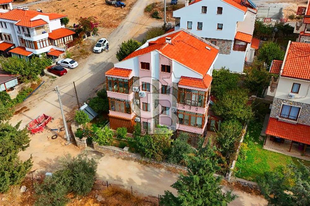 Datça — TAM MERKEZDE, BAHÇELİ & KAPALI BALKONLU 1+1 SATILIK DAİRE