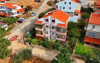 Datça — TAM MERKEZDE, BAHÇELİ & KAPALI BALKONLU 1+1 SATILIK DAİRE