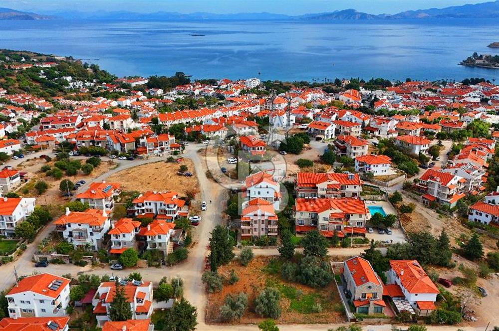 Datça — TAM MERKEZDE, BAHÇELİ & KAPALI BALKONLU 1+1 SATILIK DAİRE